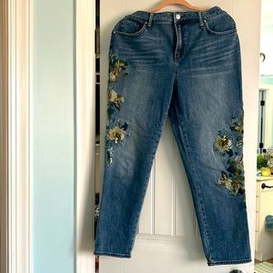 Chico’s Girlfriend Slim Leg Ankle with gorgeous floral design on both thighs.